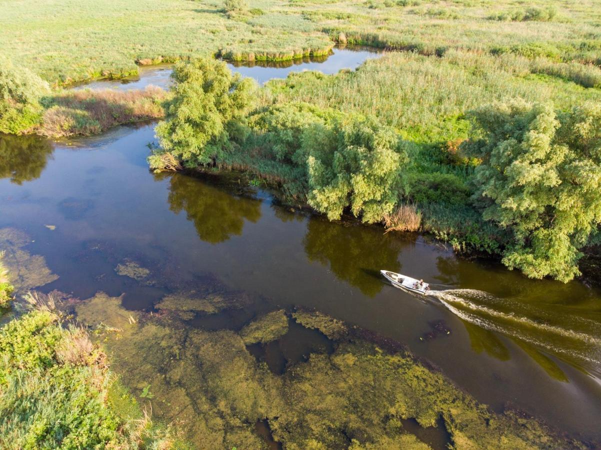 Danube Delta Hostel Homestay & Camping Сулина Екстериор снимка